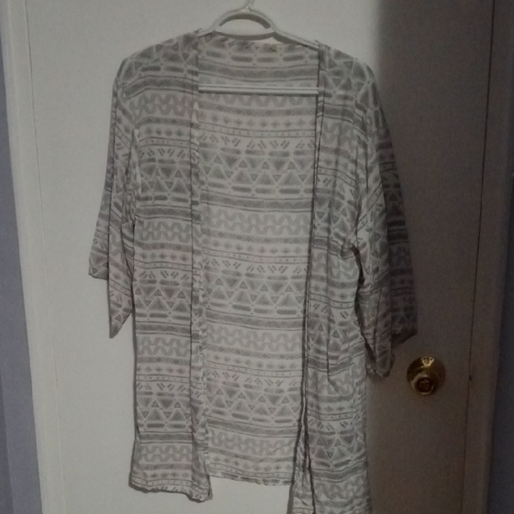 100% Rayon.Gray Patterned Kimono Cardigan